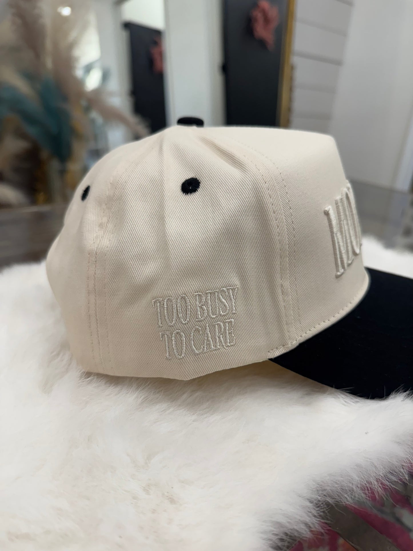 Mommin’ Vintage Trucker Hat