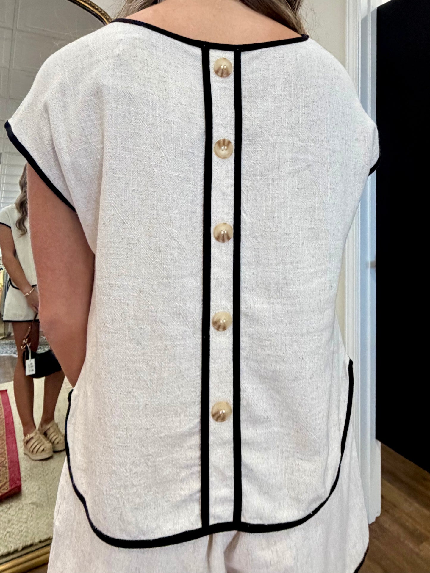 Contrast Button Back Linen Top