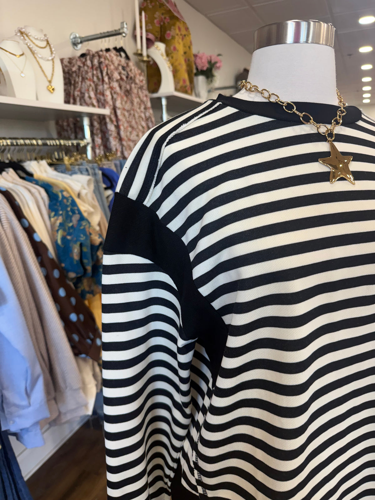 D&R- Black & White Striped Top